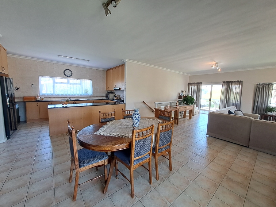 6 Bedroom Property for Sale in Greenways Golf Estate Western Cape